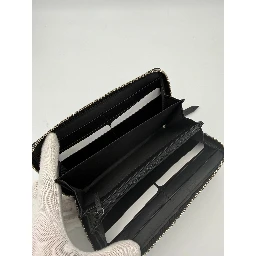GUCCI Zip Black Front Logo Embossed Wallet