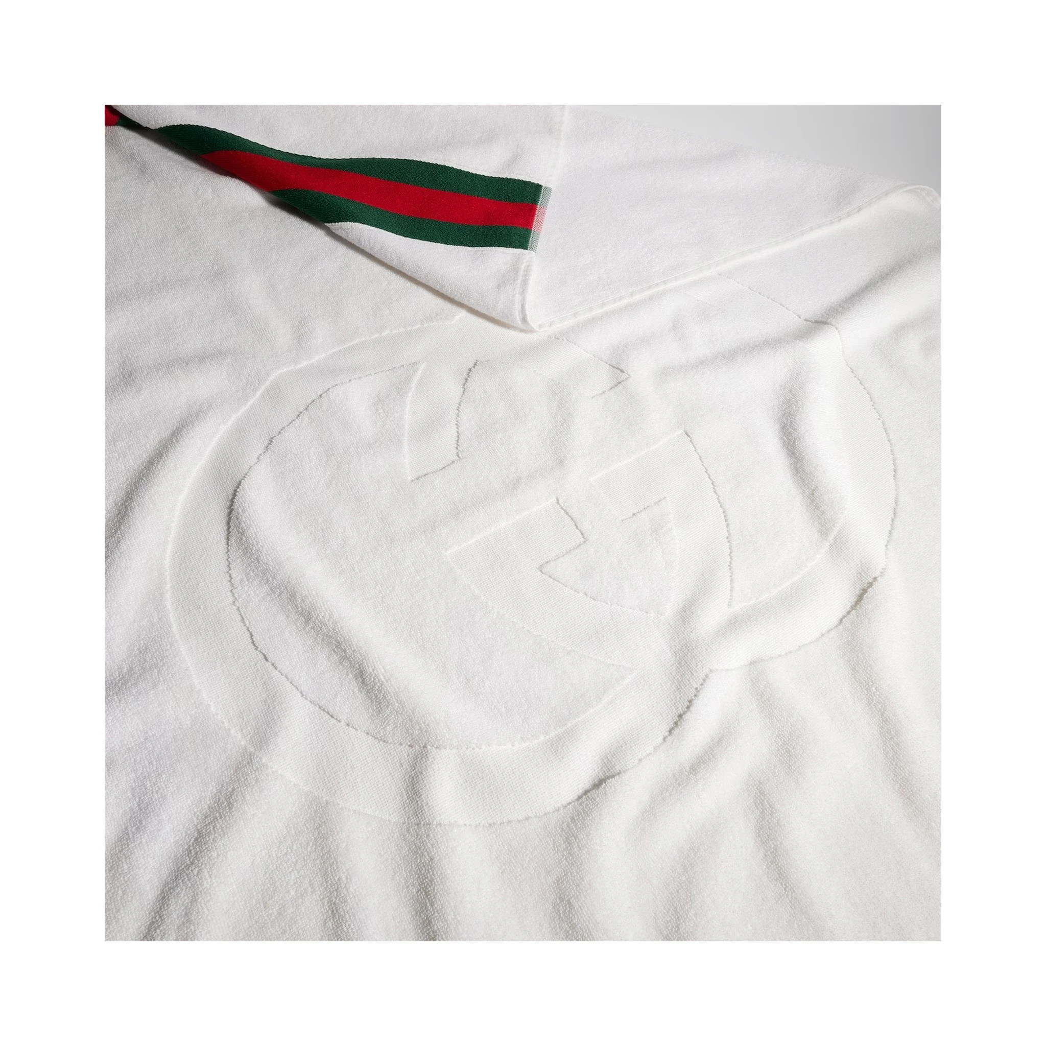 Terrycloth beach blanket with Web detail