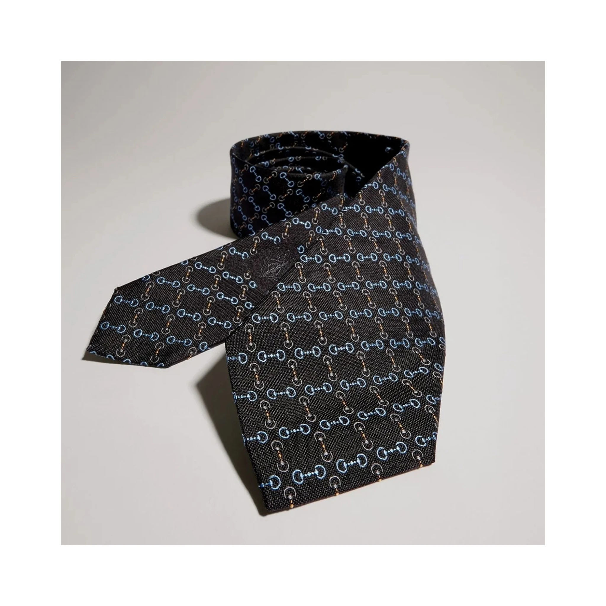Silk tie