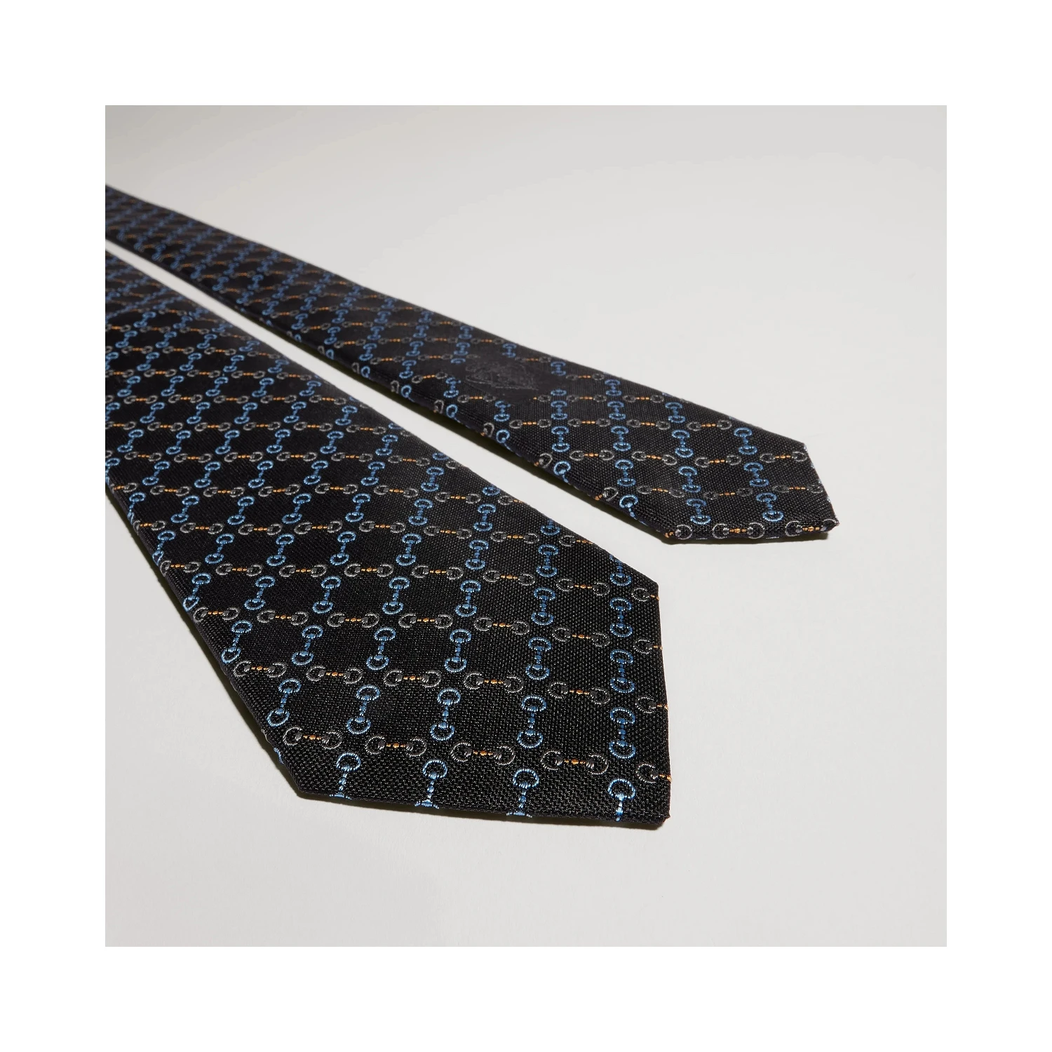 Silk tie