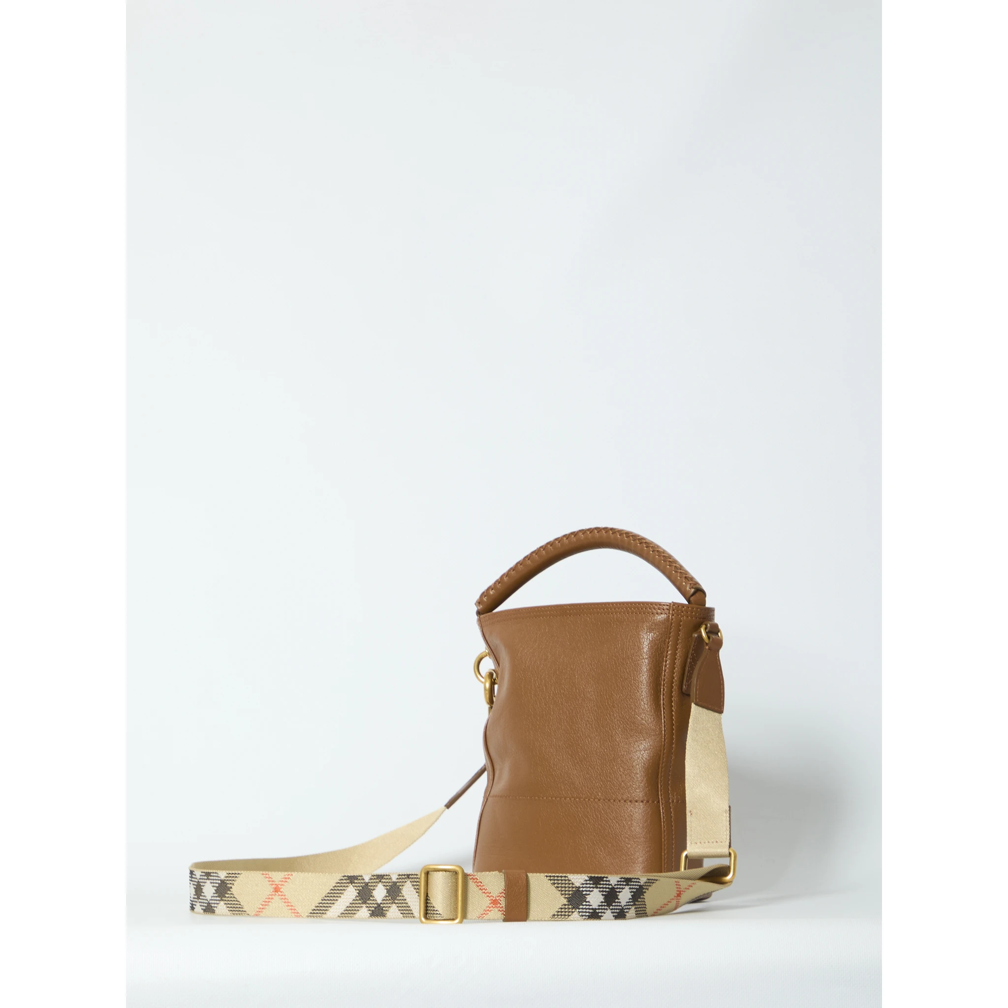 B Clip bucket bag
