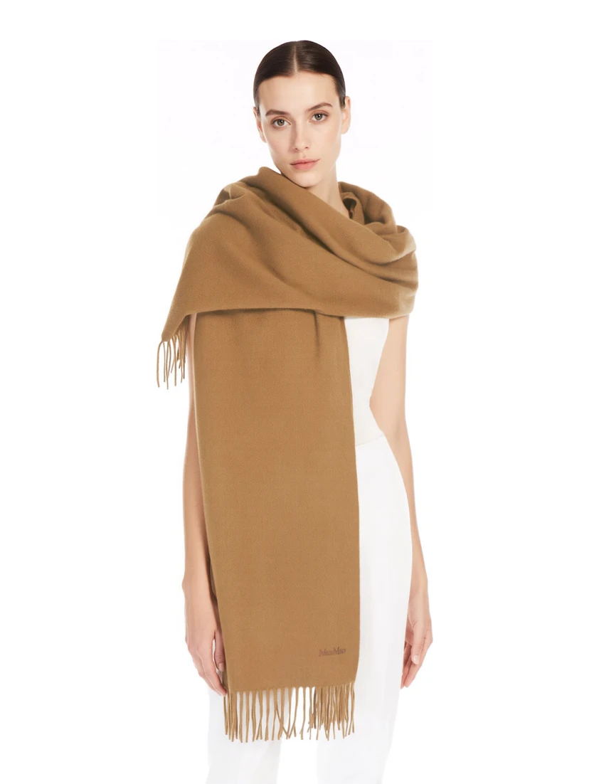 MAX MARA THROWS A SCARF