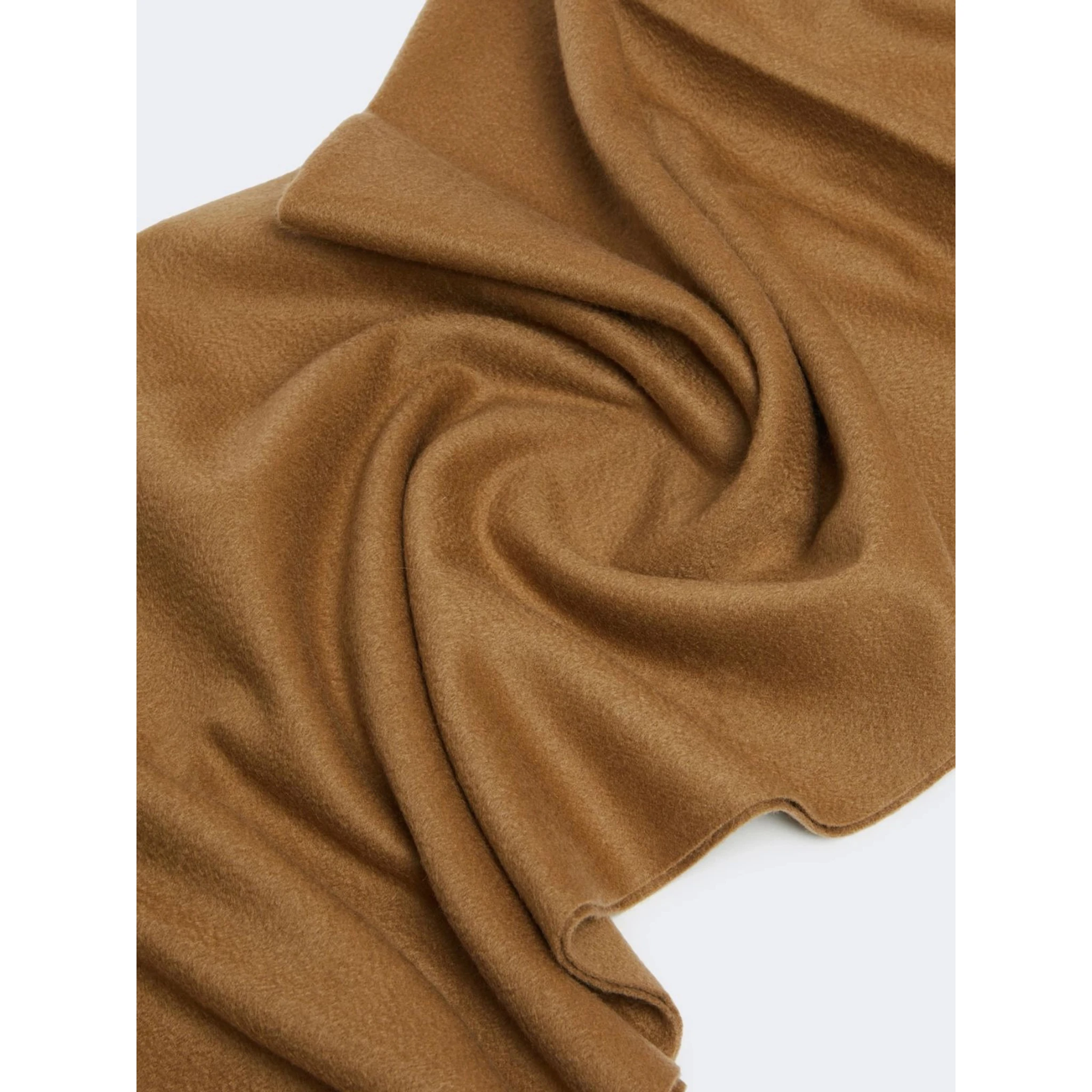 MAX MARA THROWS A SCARF