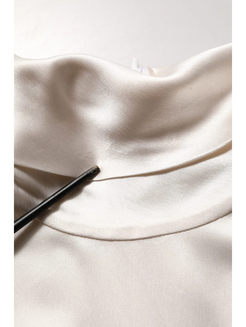 White Silk Long Sleeves Turtleneck Sweater