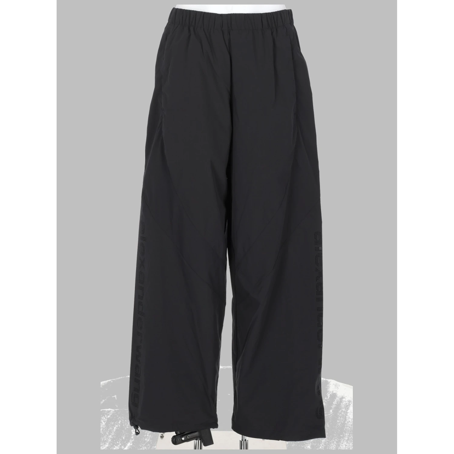 PANTALONE TRUCK CON LOGO TRAFORATO