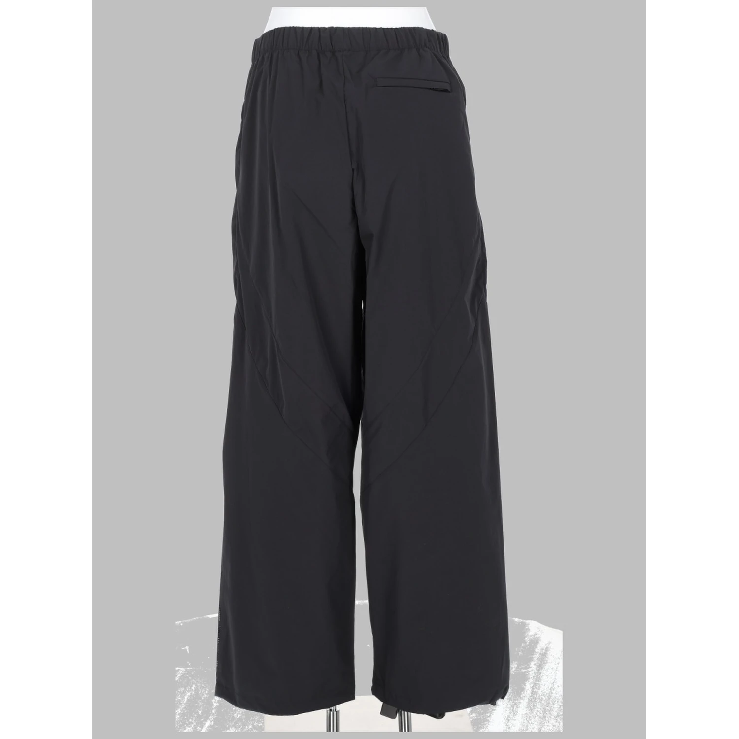 PANTALONE TRUCK CON LOGO TRAFORATO