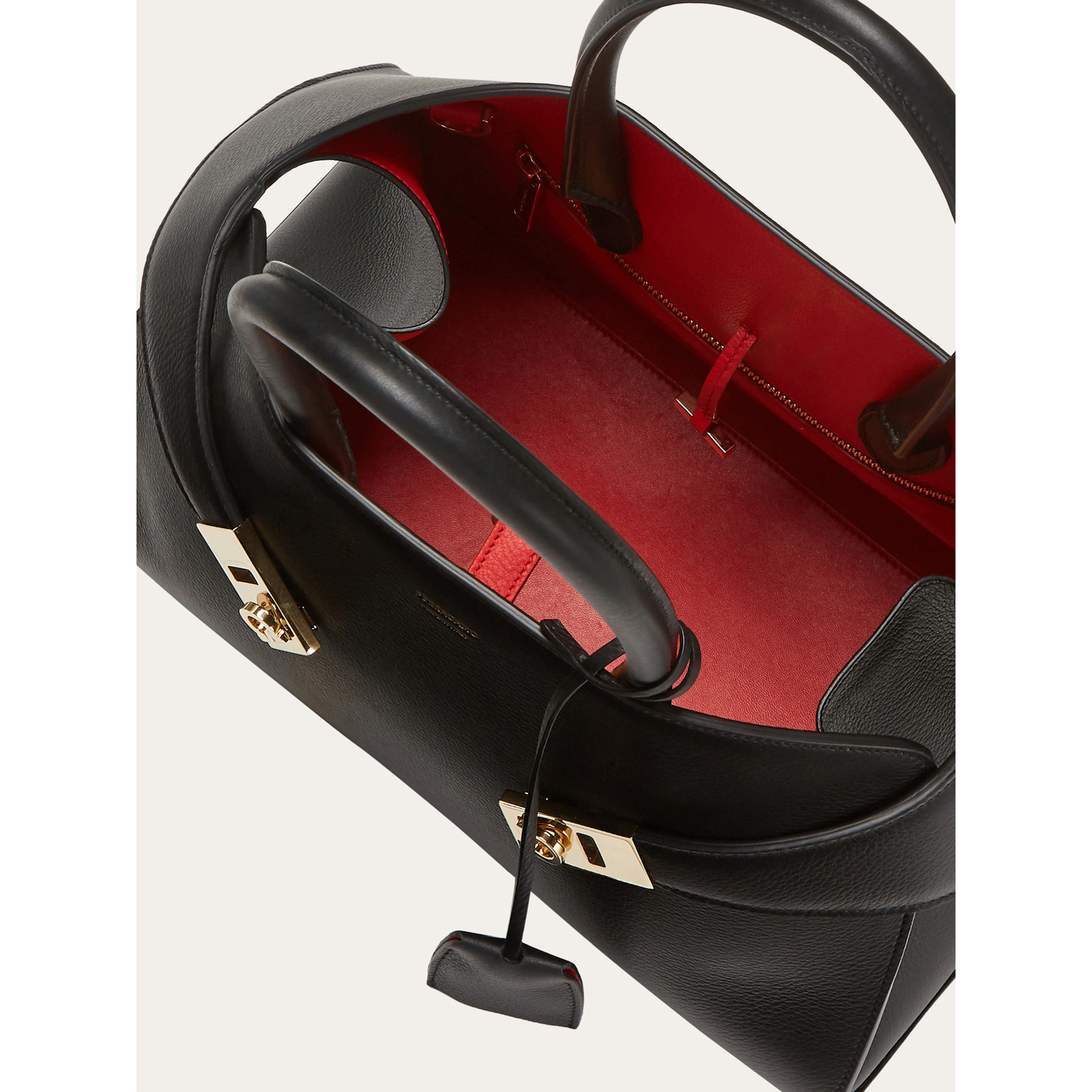 FERRAGAMO handbag