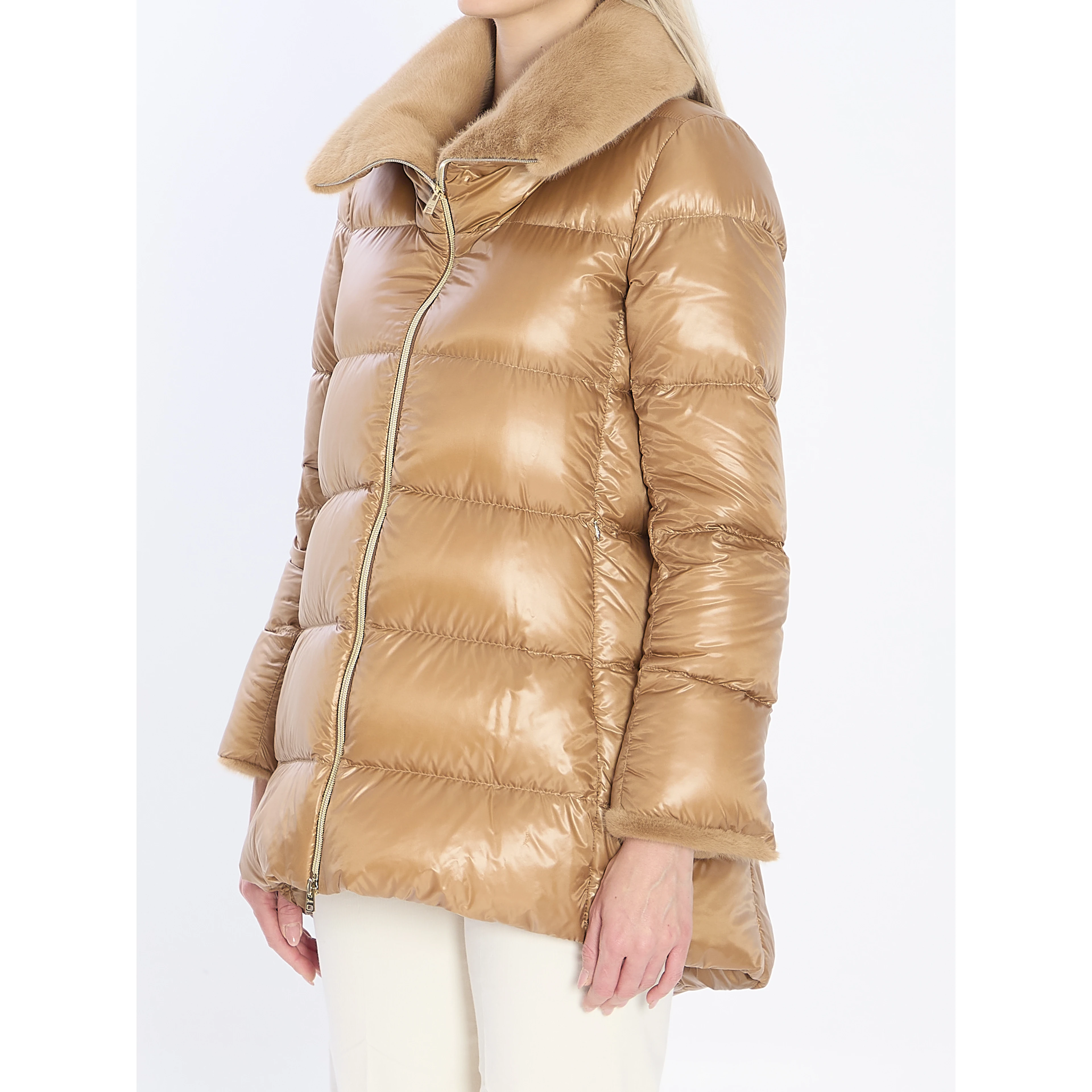 Light puffer with collar fur