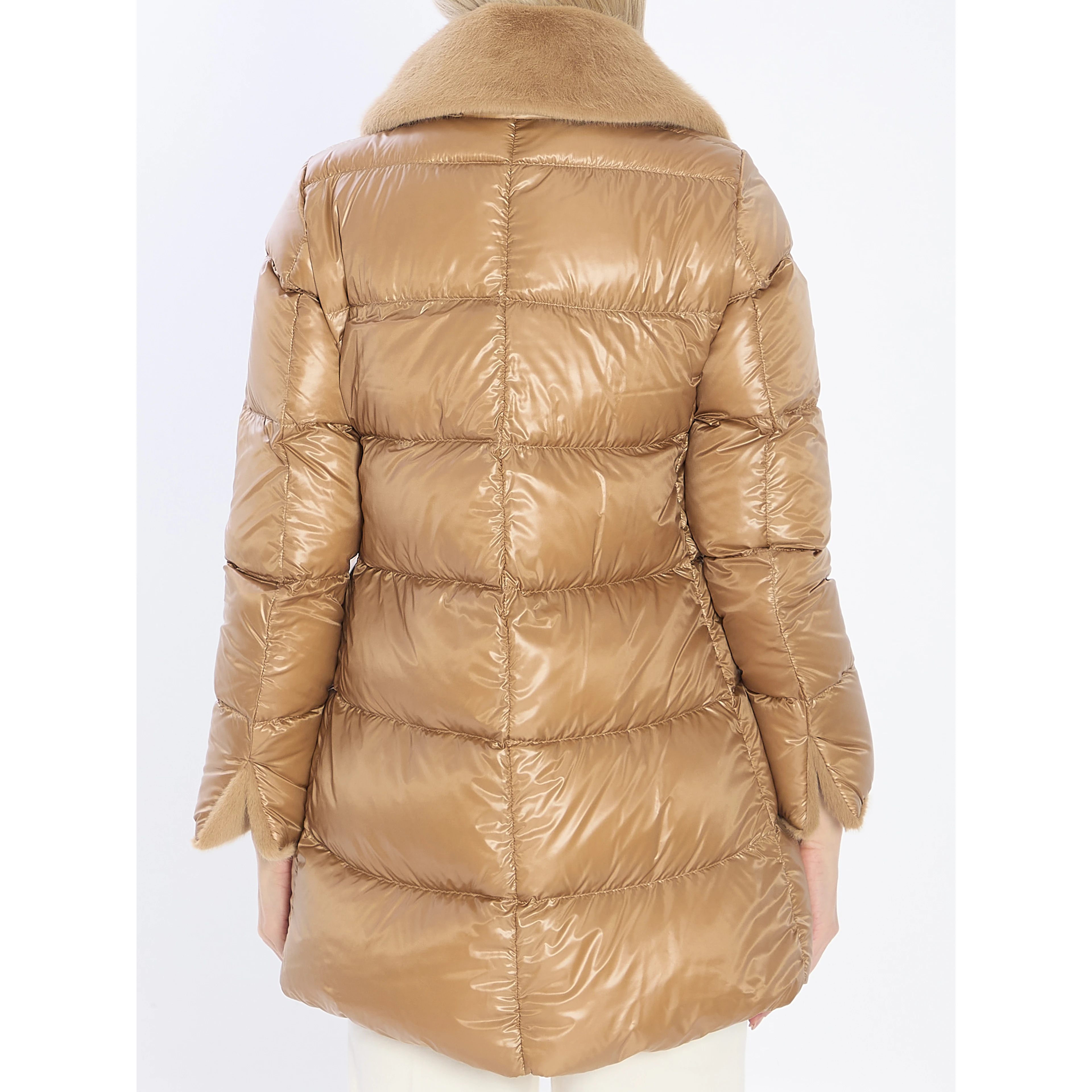 Light puffer with collar fur