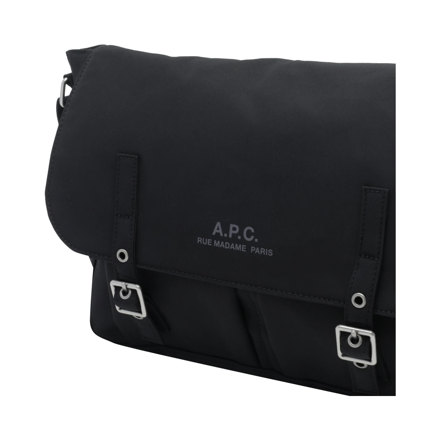 حقائب APC.. سوداء