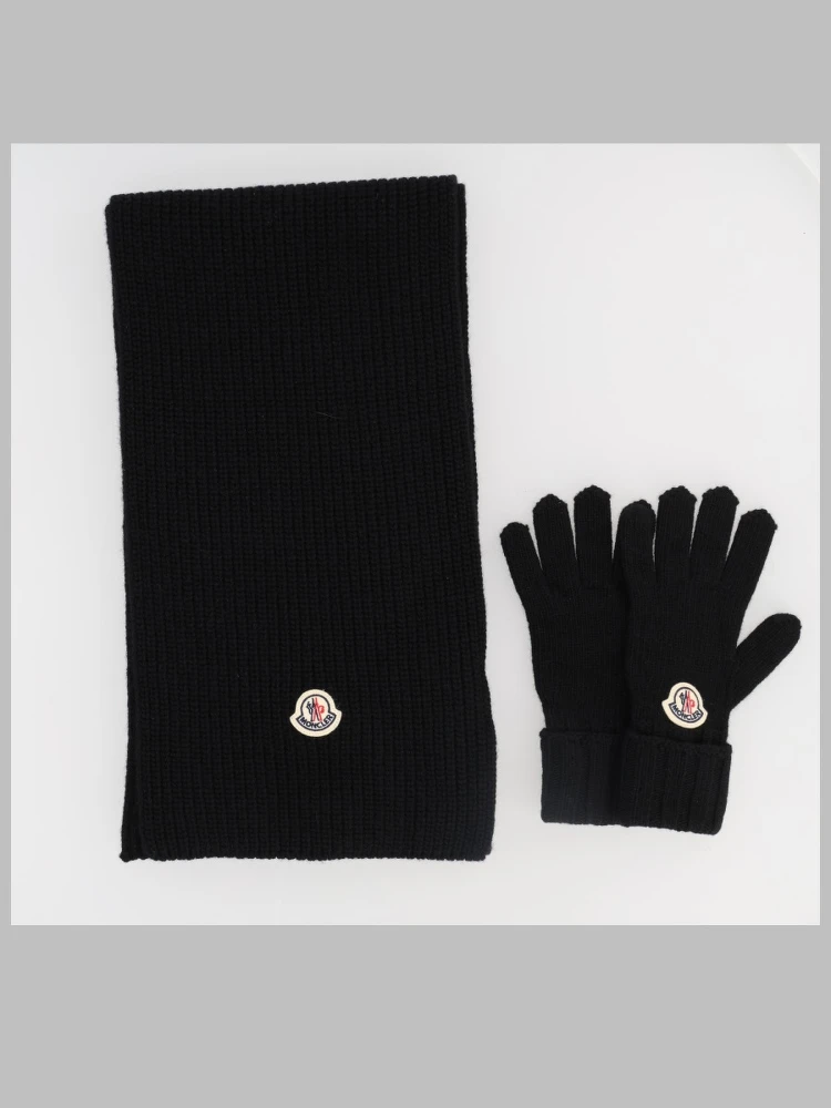 set sciarpa e guanto tricot