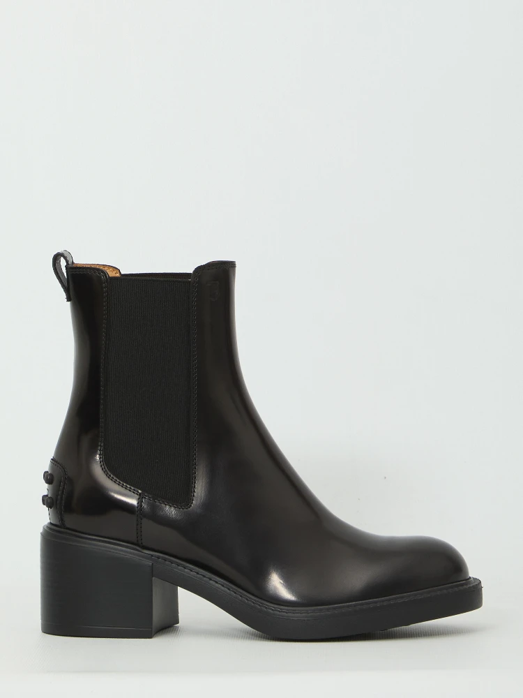 Ankle boot in leather