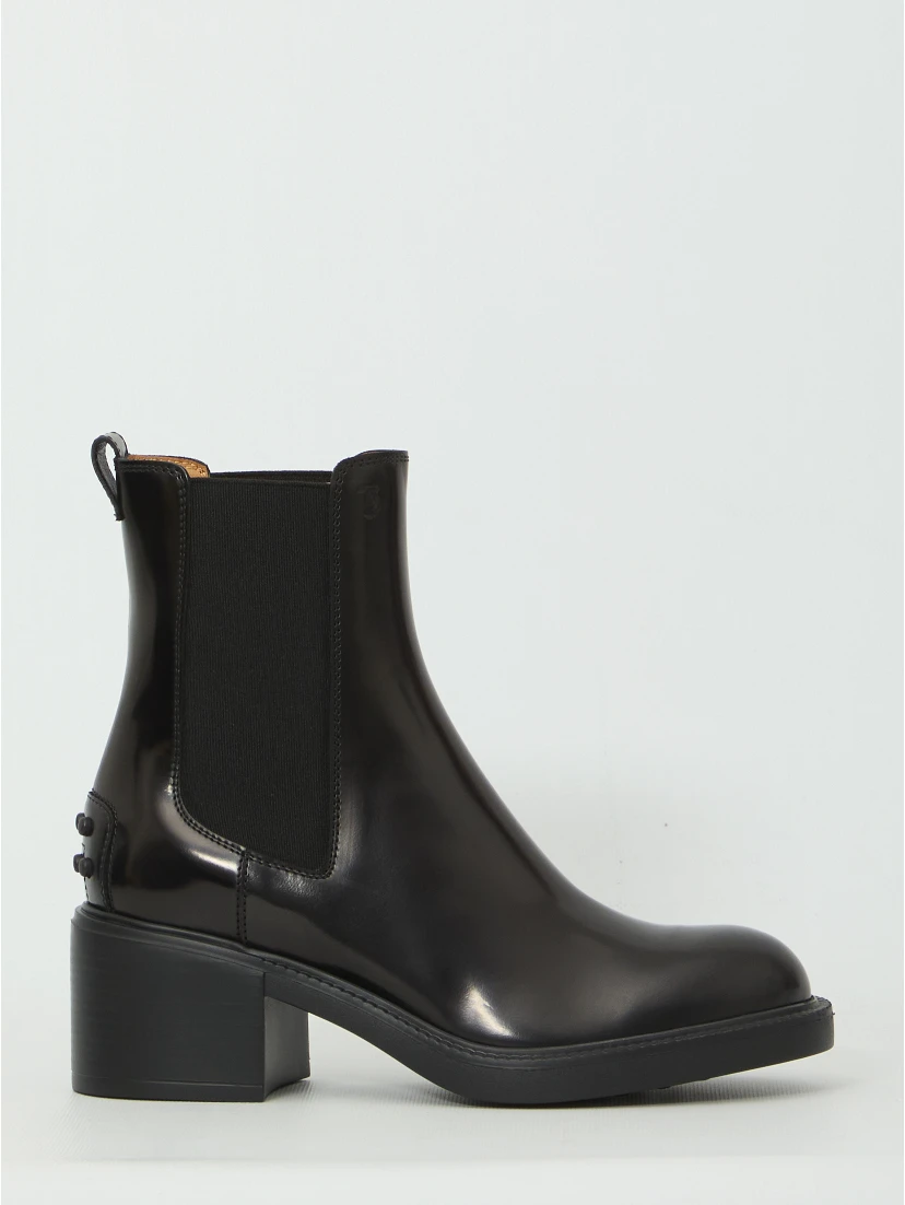 Ankle boot in leather