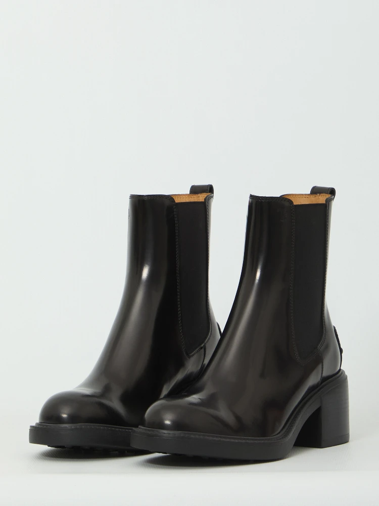 Ankle boot in leather alternative