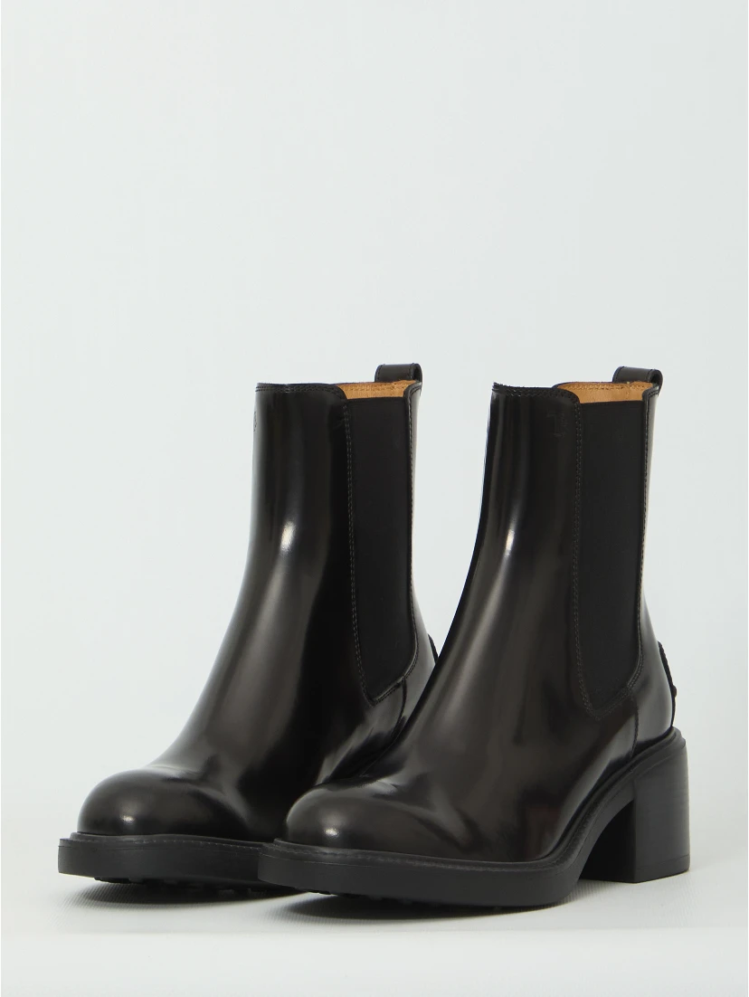 Ankle boot in leather