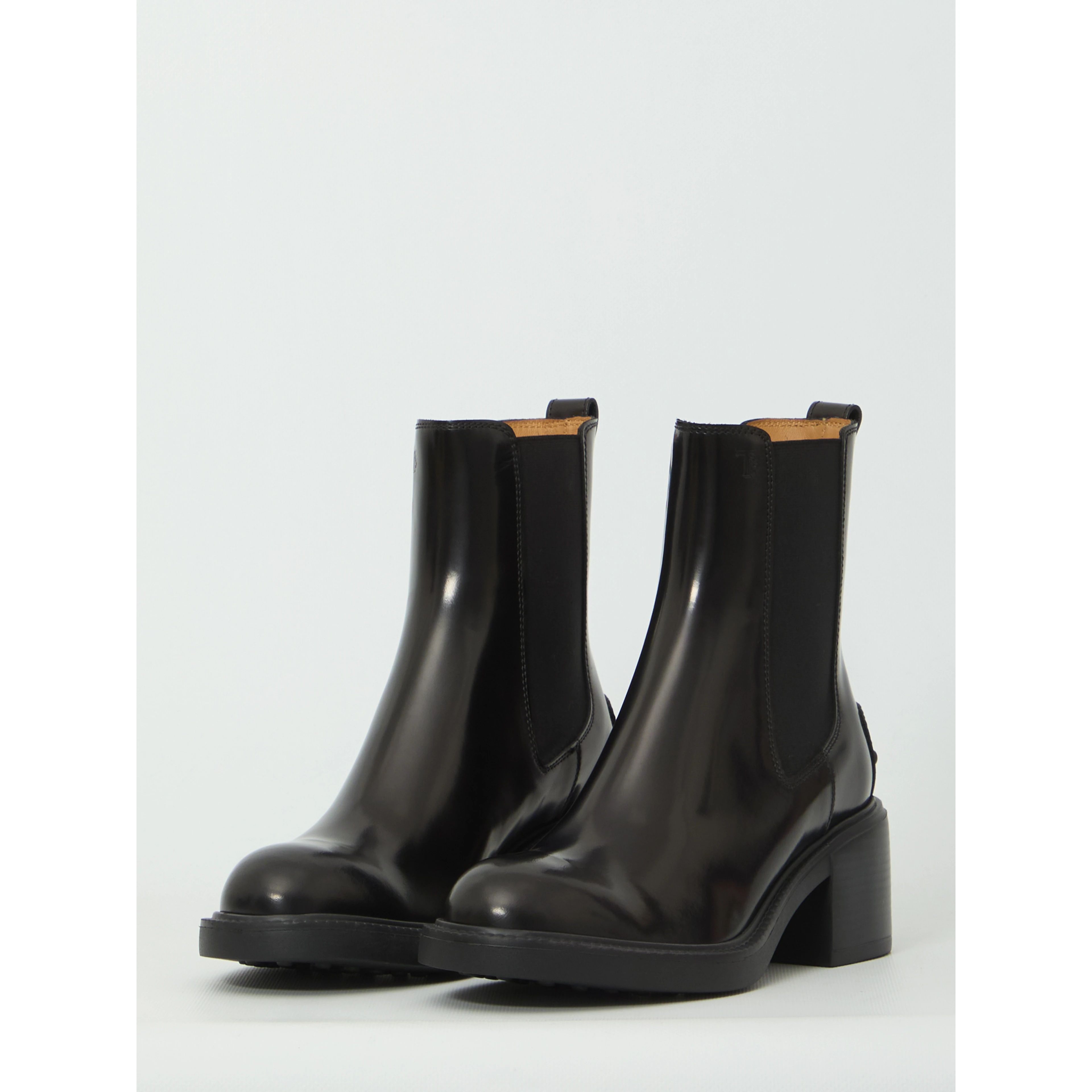 Ankle boot in leather