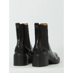 Ankle boot in leather