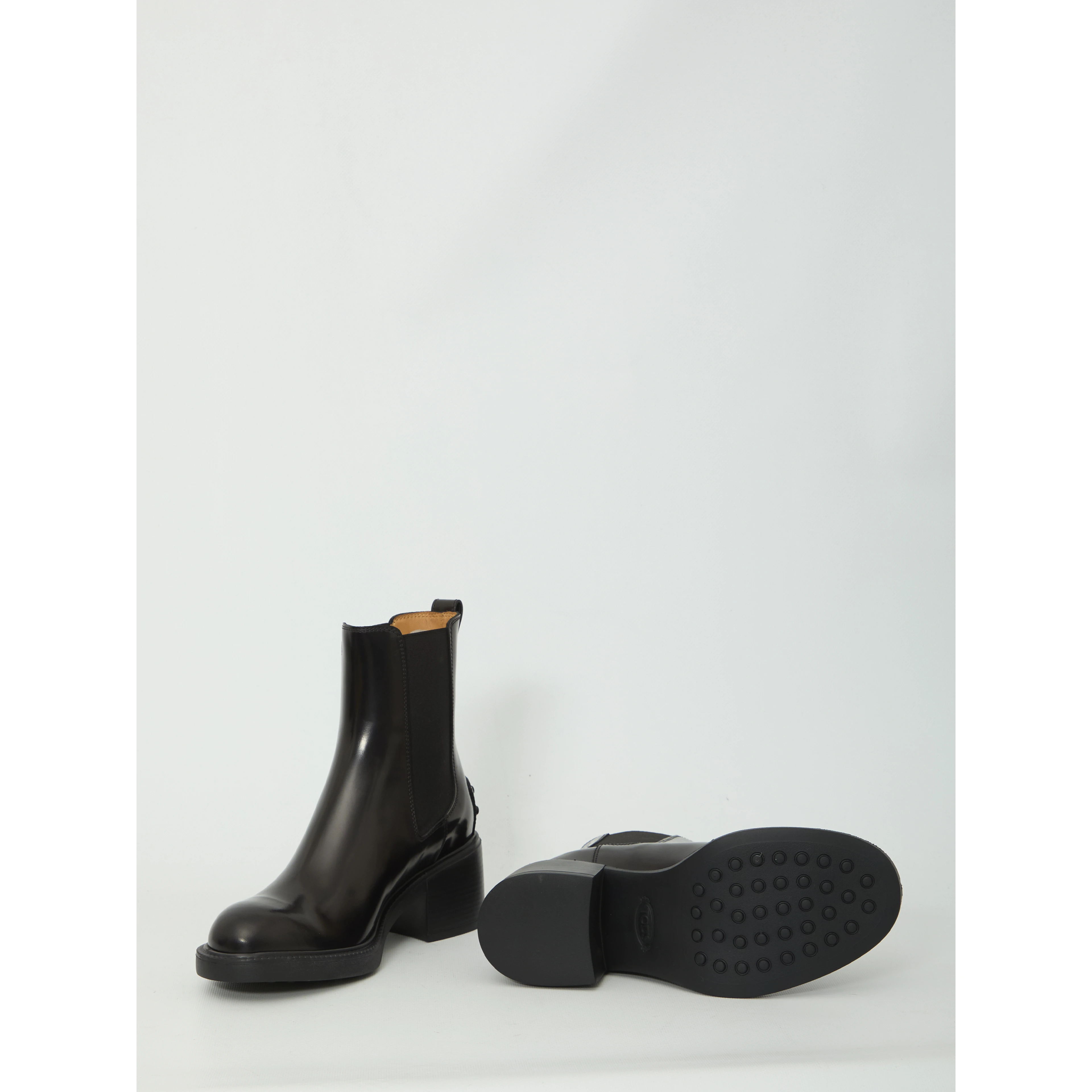 Ankle boot in leather