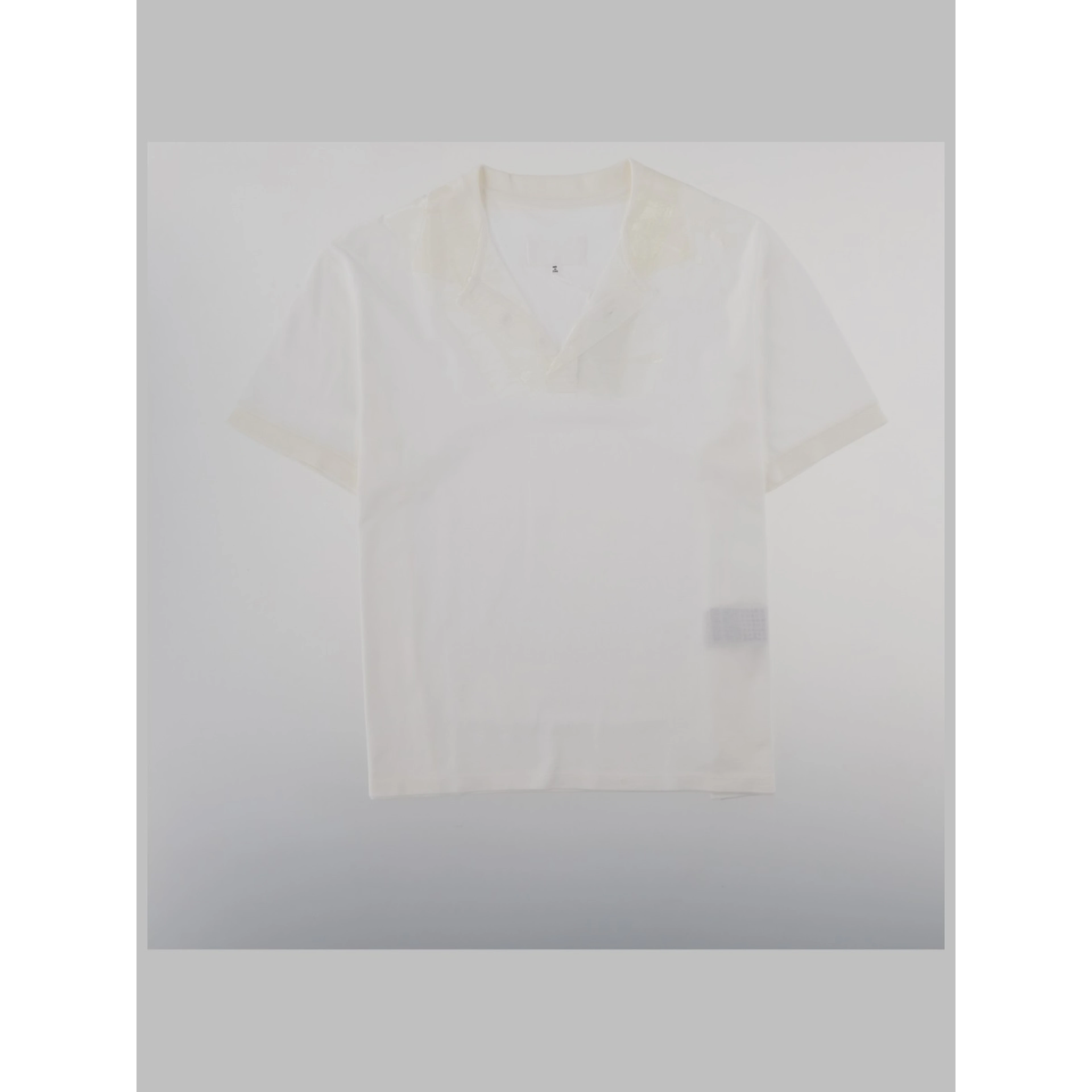 T-SHIRT "TAPED" CON SCOLLO A V