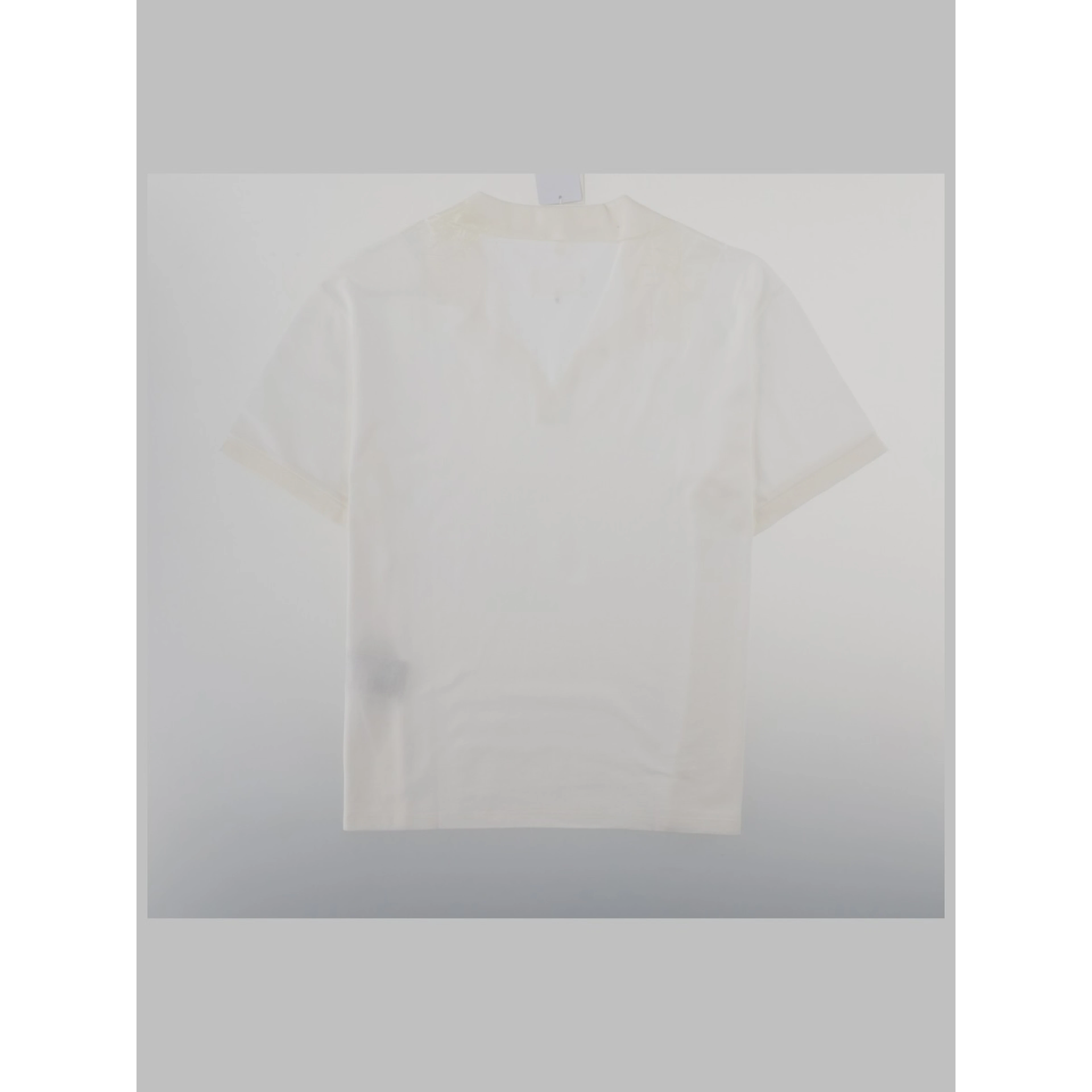 T-SHIRT "TAPED" CON SCOLLO A V