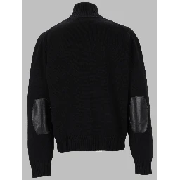 MAGLIA IN LANA MERINO CON ZIP E PATCH