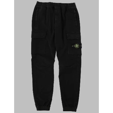 PANTALONE CARGO CON PATCH LOGO