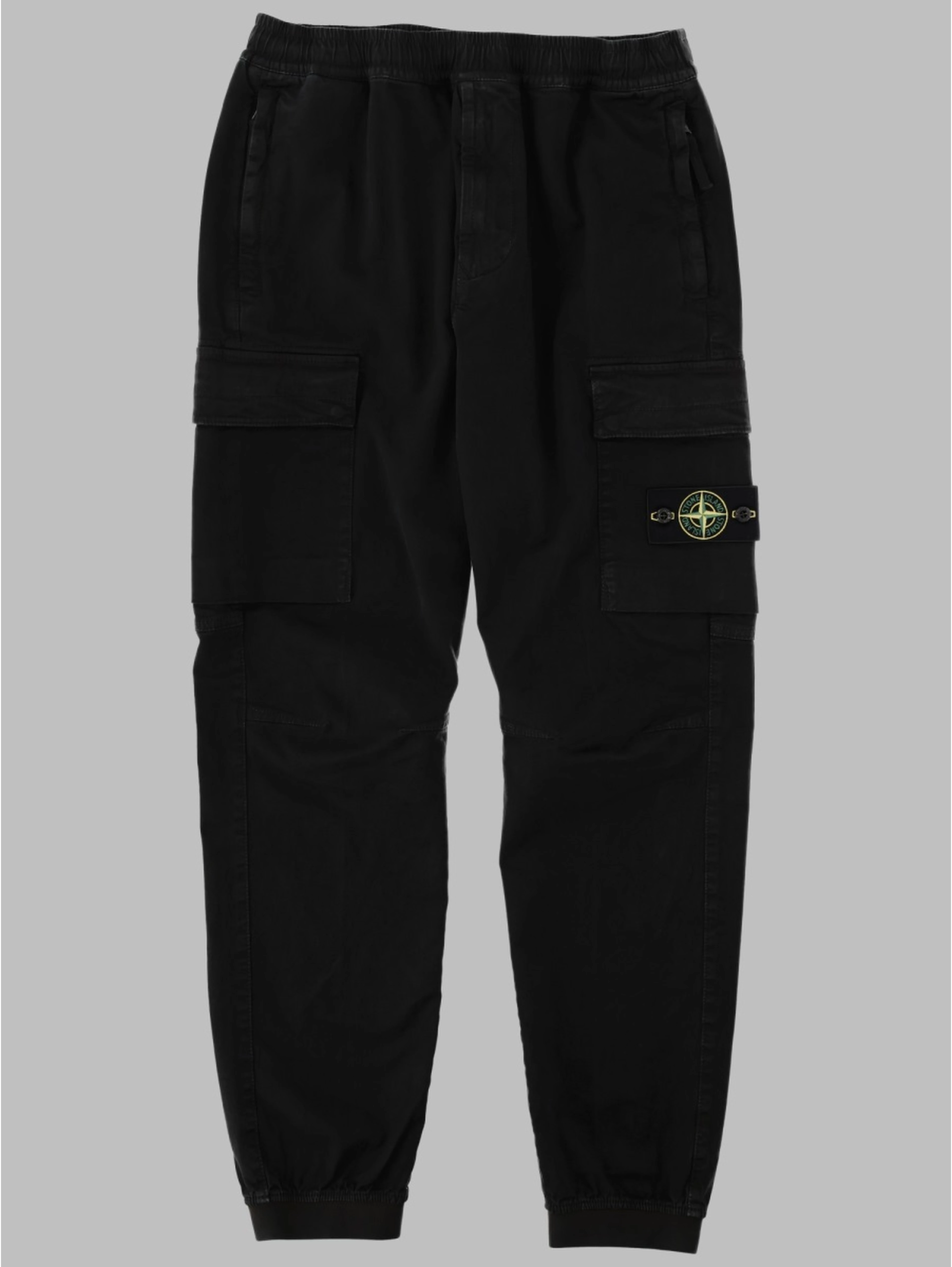 PANTALONE CARGO CON PATCH LOGO