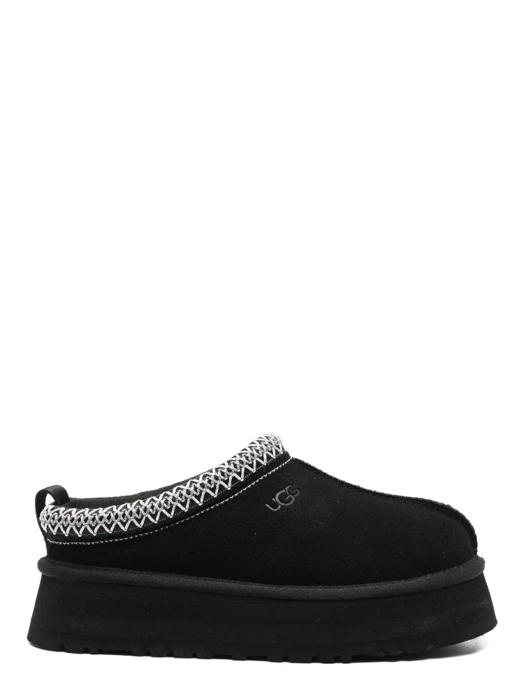 أحذية UGG سوداء