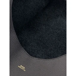 حقائب APC.. سوداء