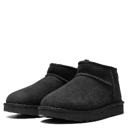 أحذية UGG سوداء