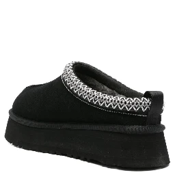 أحذية UGG سوداء