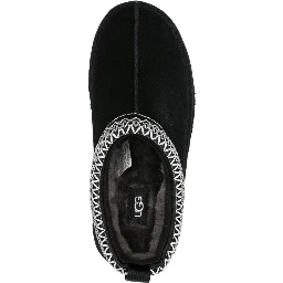 أحذية UGG سوداء