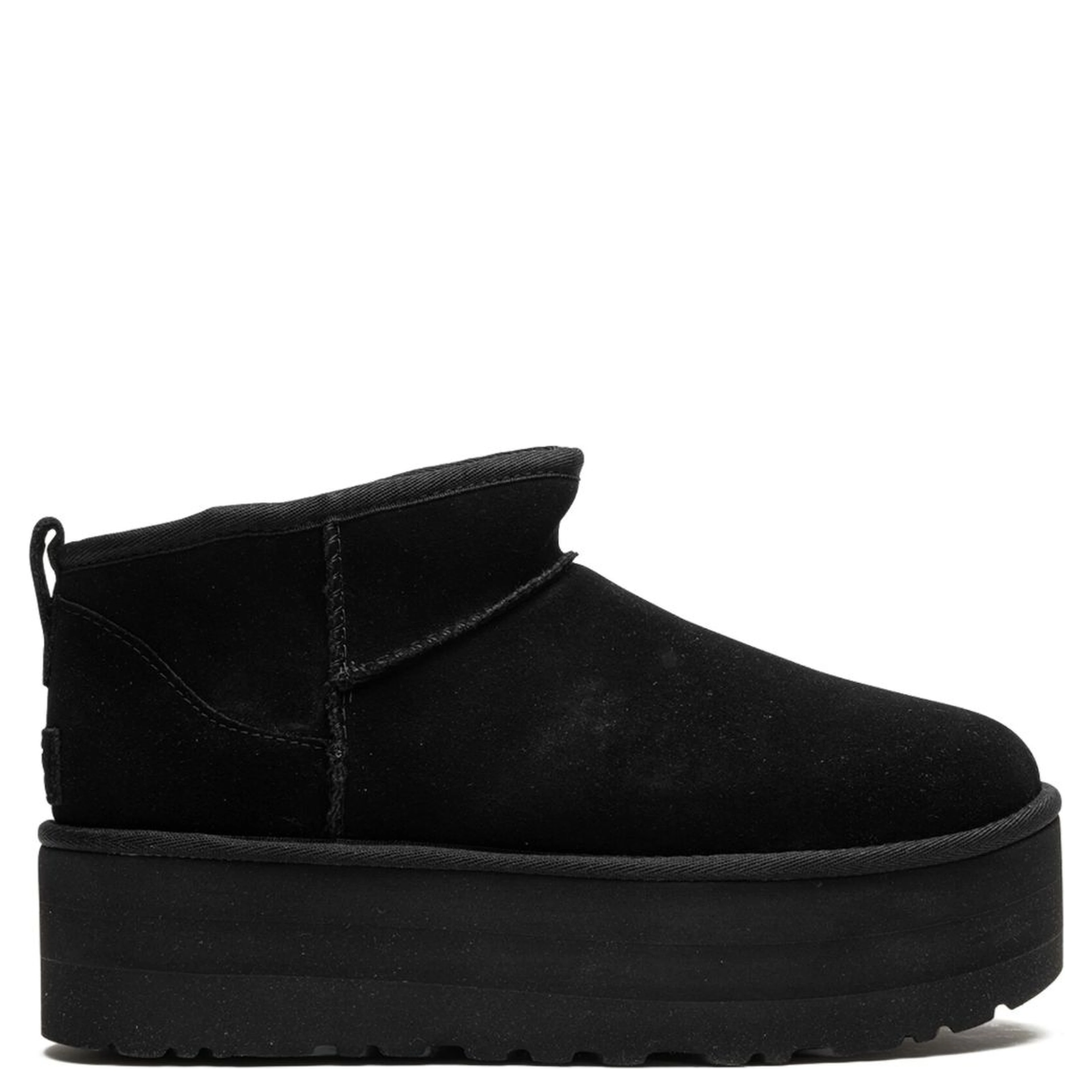 أحذية UGG سوداء