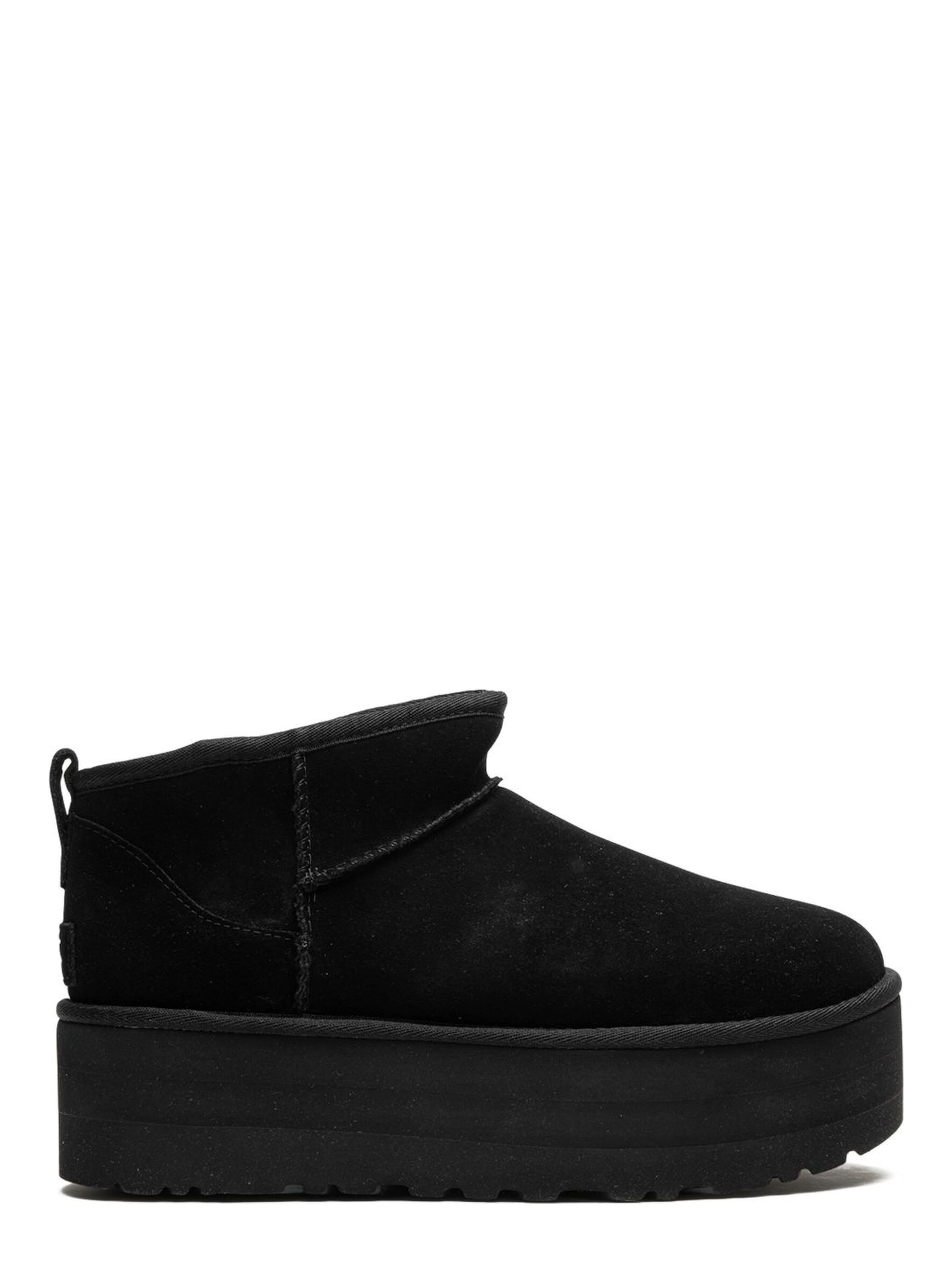 أحذية UGG سوداء