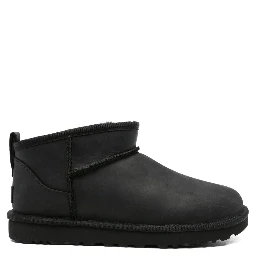 أحذية UGG سوداء