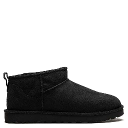 أحذية UGG سوداء