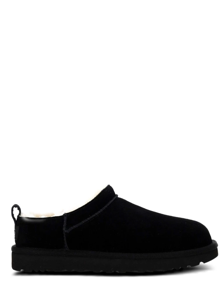 أحذية UGG سوداء