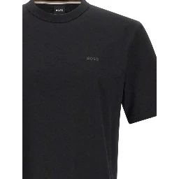 تيشيرتات وبولو سوداء من ماركة BOSS