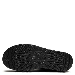 أحذية UGG سوداء