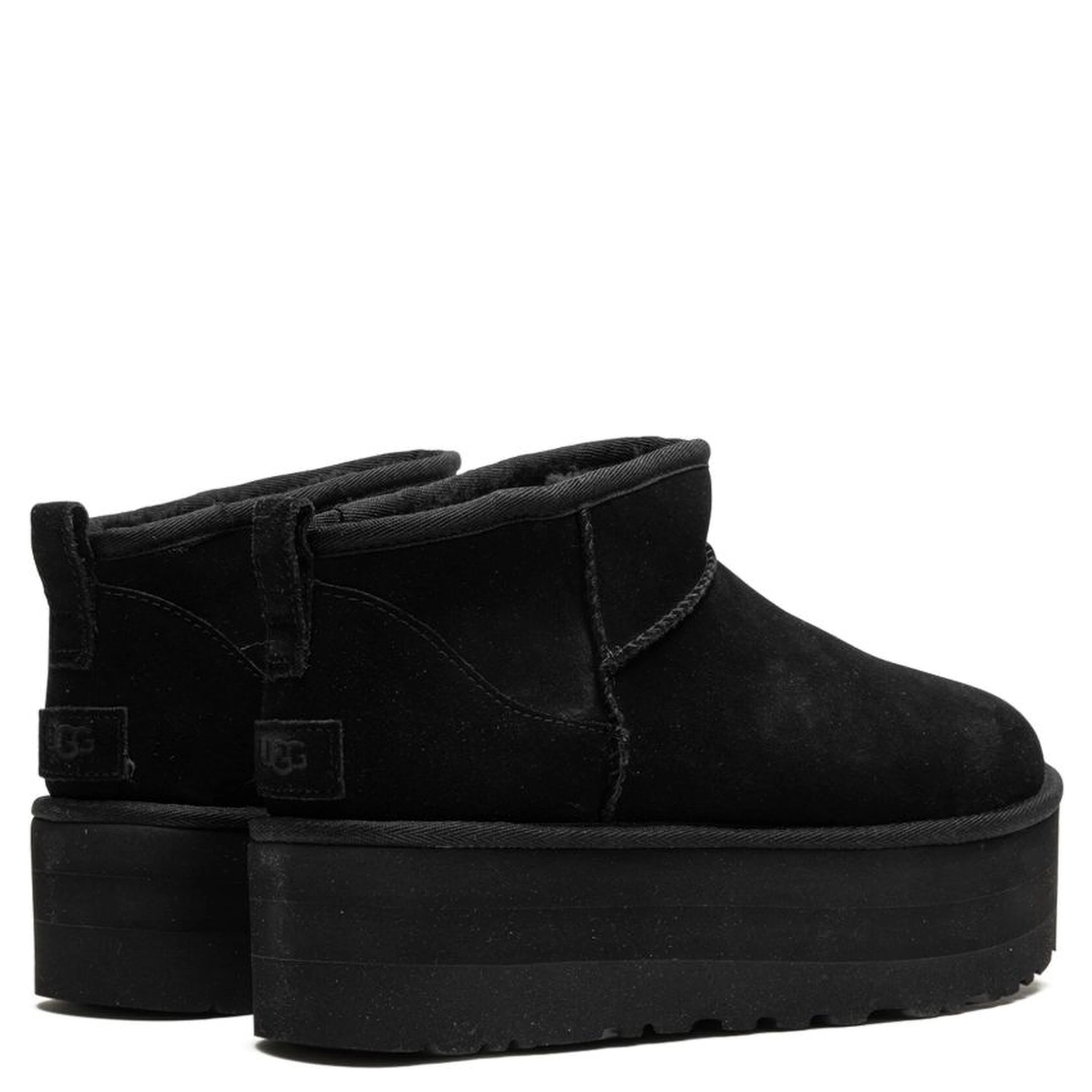 أحذية UGG سوداء
