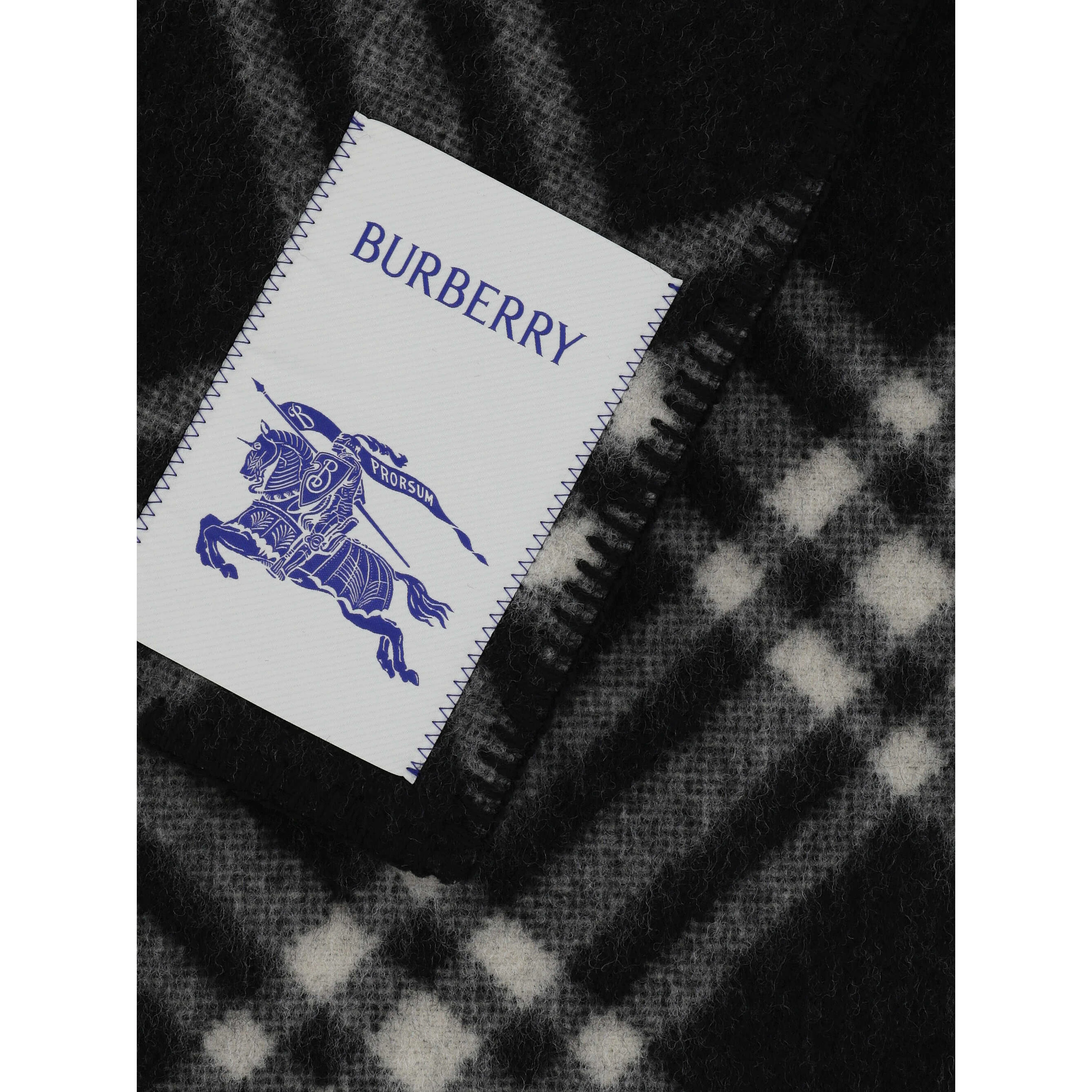 Burberry Scarfs Black