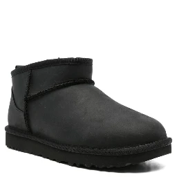 أحذية UGG سوداء