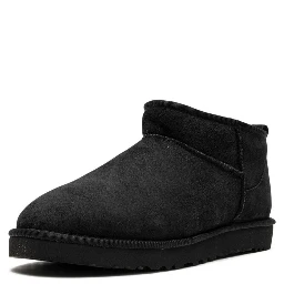 أحذية UGG سوداء