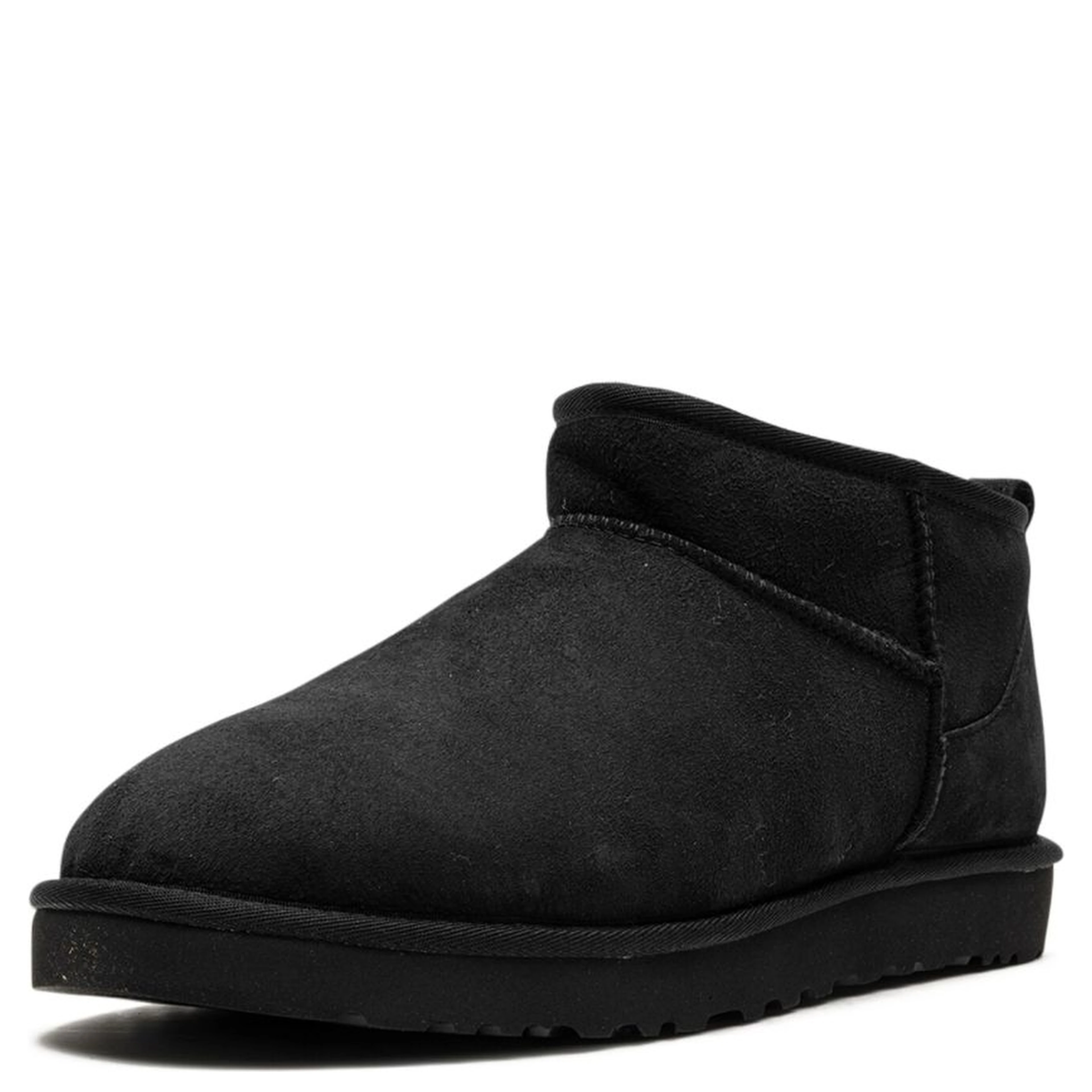 أحذية UGG سوداء