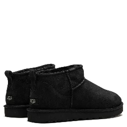 أحذية UGG سوداء