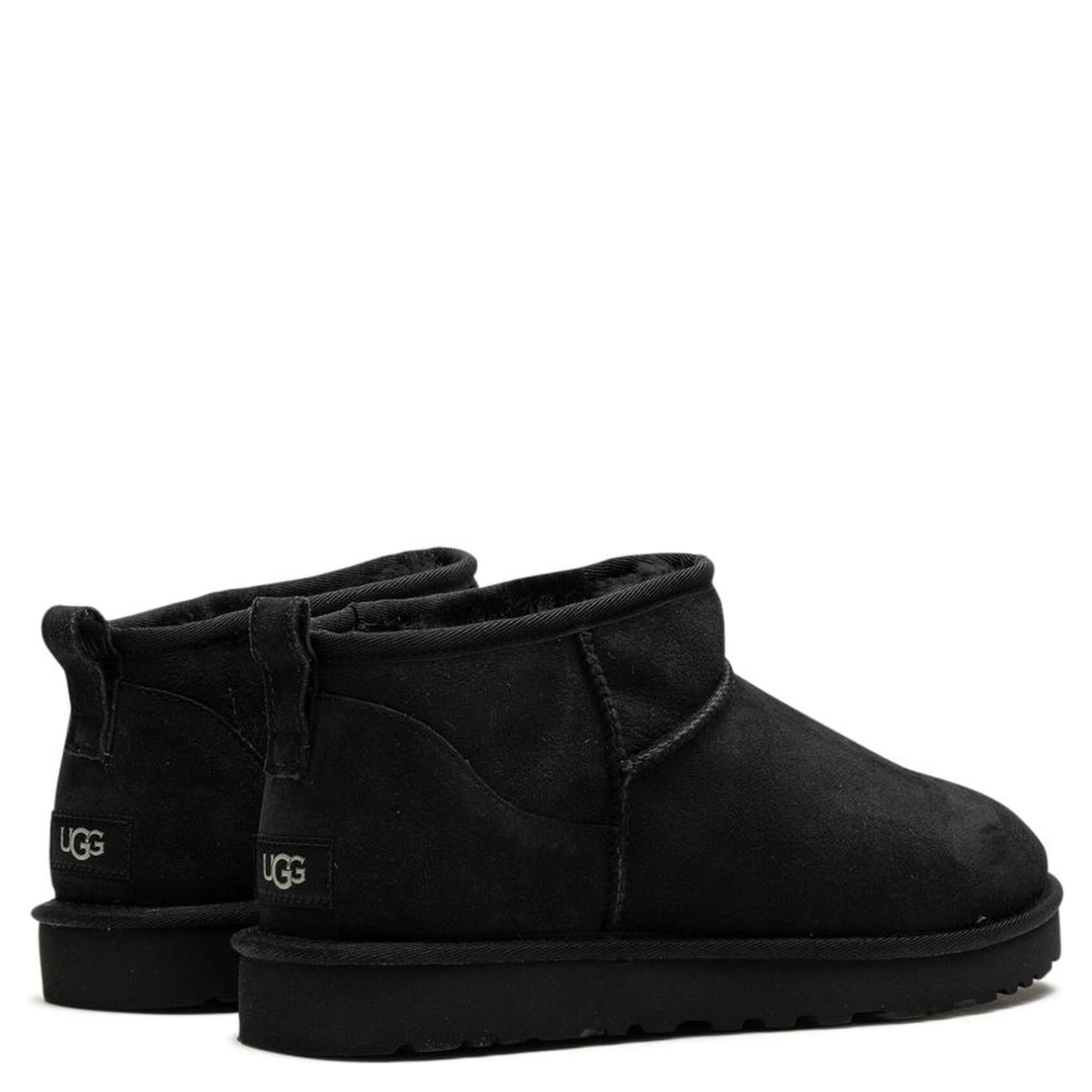 أحذية UGG سوداء
