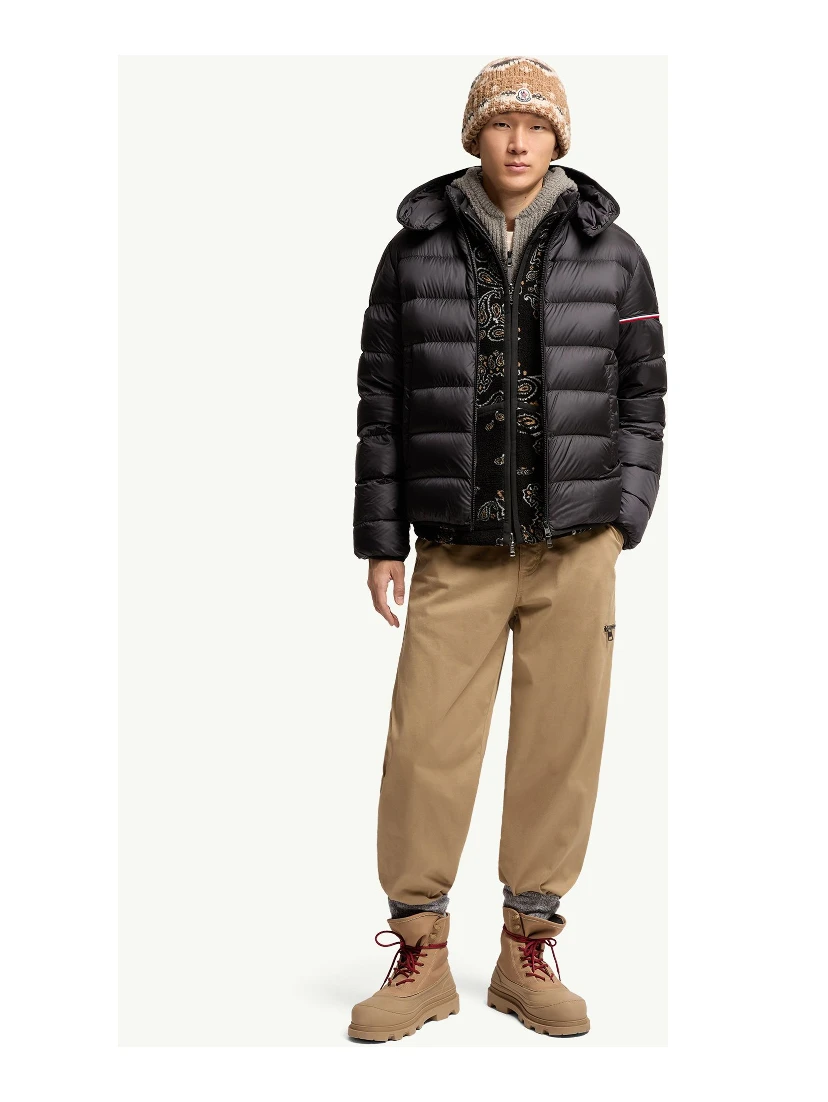 ملابس مونكلير