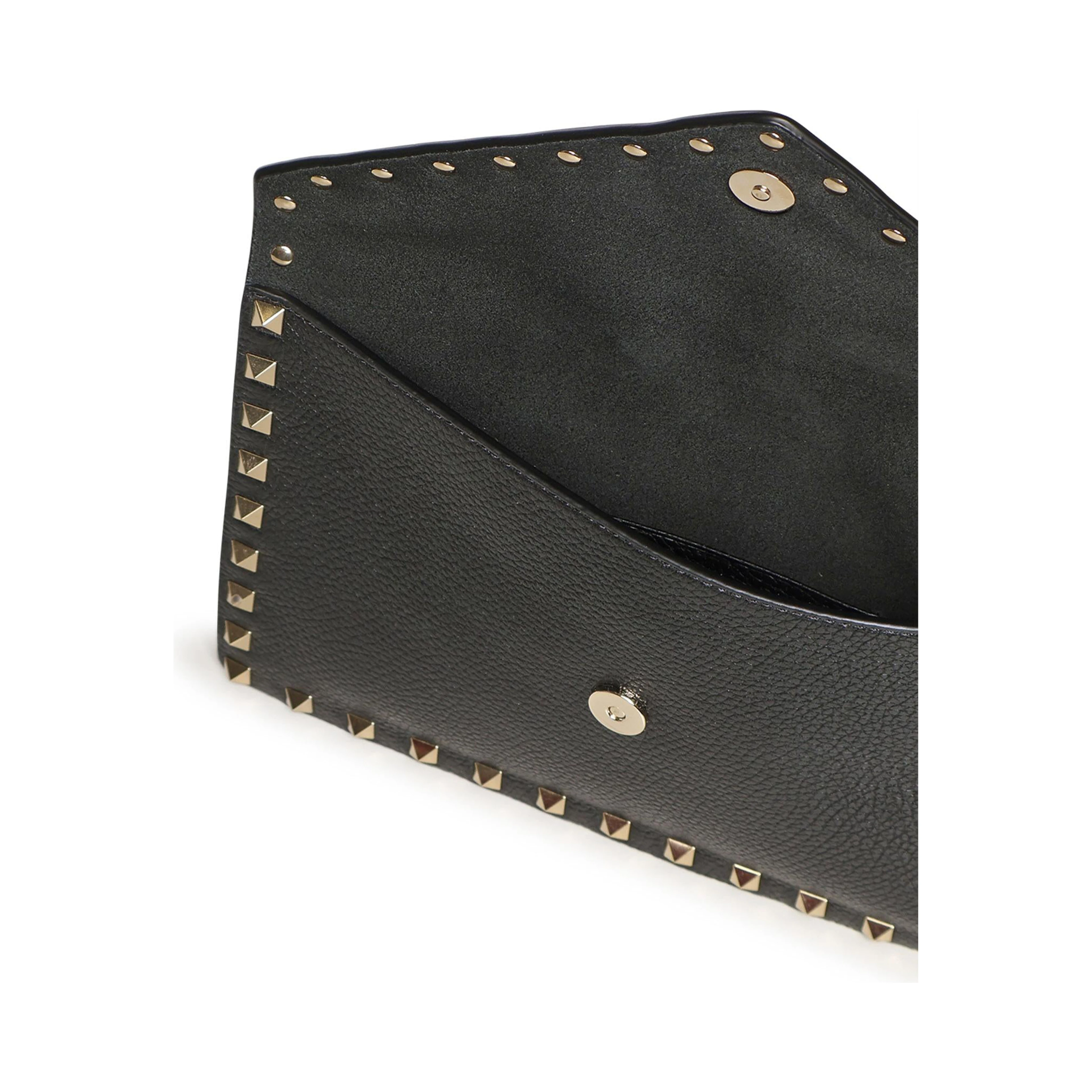 Grainy calfskin Rockstud pouch