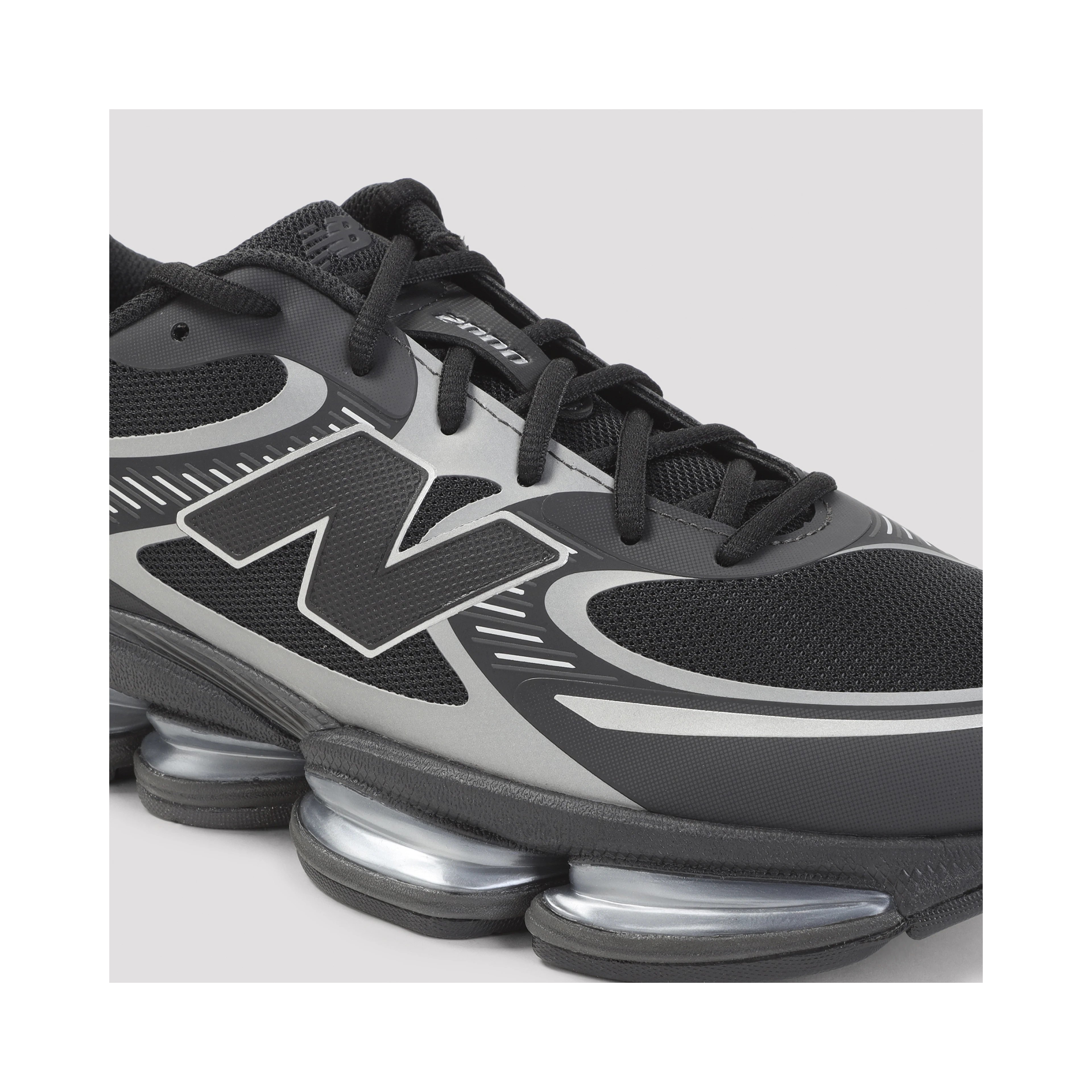New Balance 2000 Sneakers