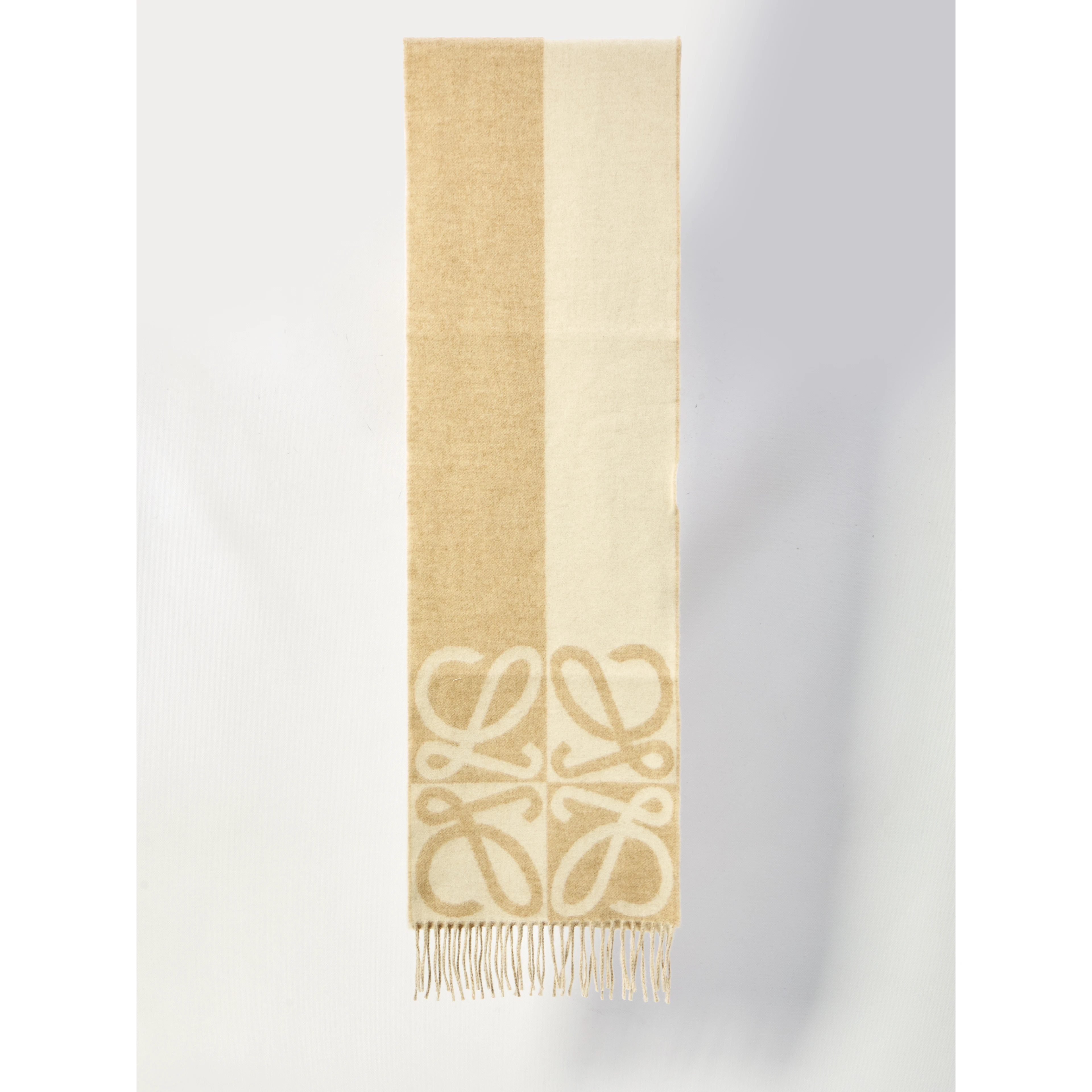 Anagram scarf in wool and cashmere